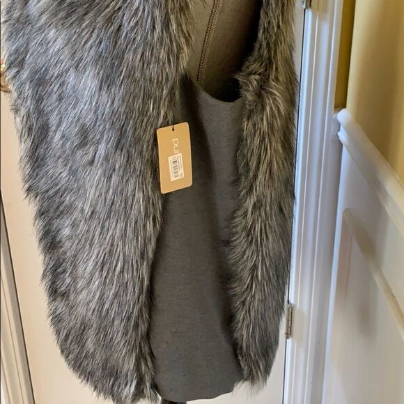DKNY Faux Fur Vest - Picture 3 of 6